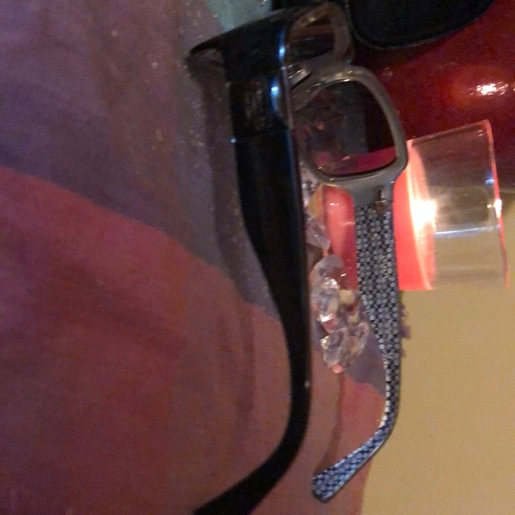 Coach sunglasses with case - Picture 5 of 8